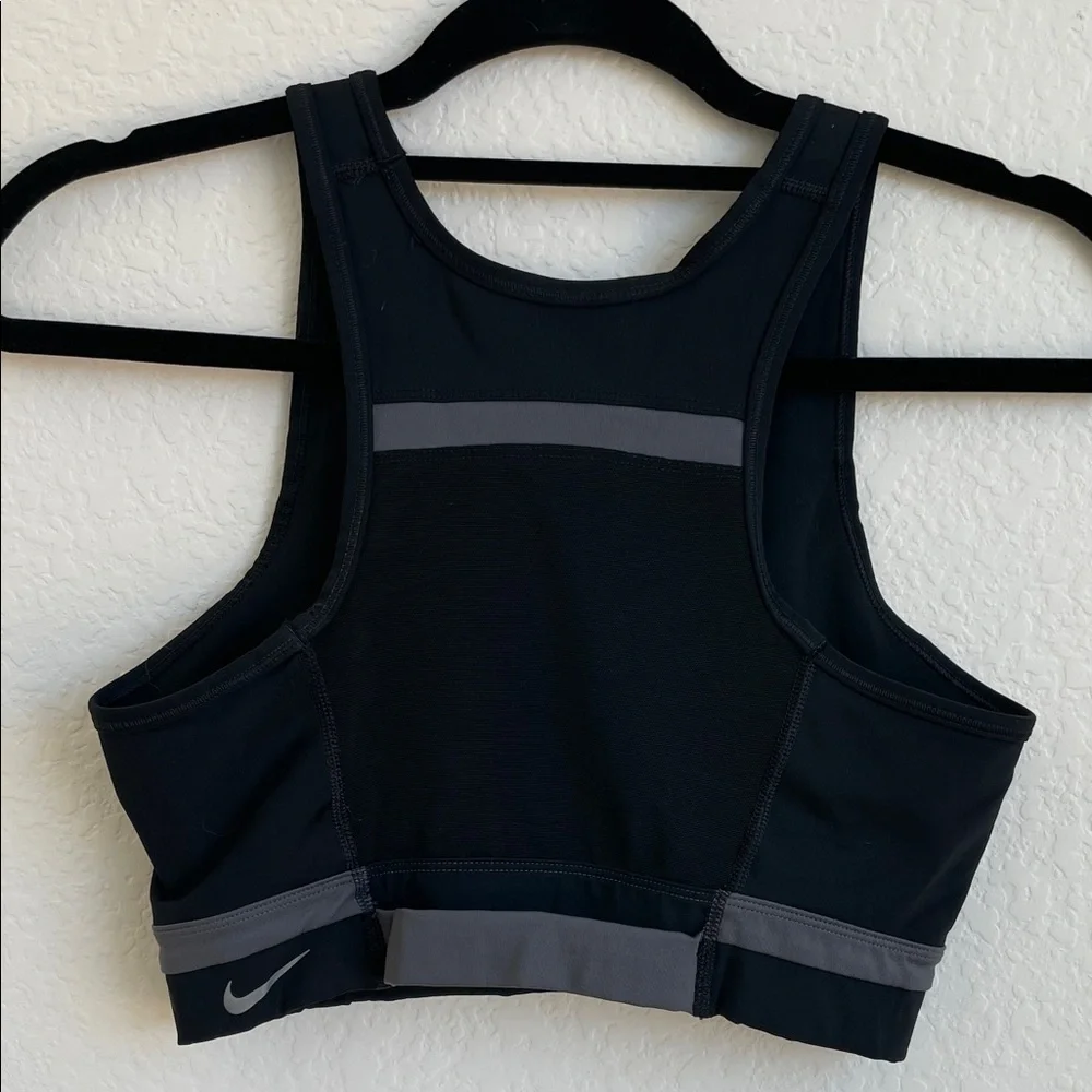 Nike Black and Gray Run Dvn Sports Bra • S